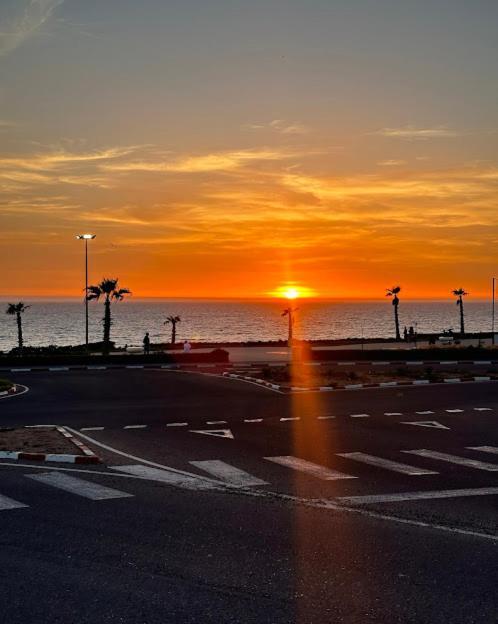 De Luxe Vue Avec Climatisation ! A 5 Minutes A Pied De La ! A Environ 6 Minutes En Voiture Du Centre D'agadir Et A 10 Minutes En Voiture De Taghazout ! *
